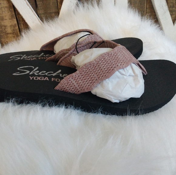 Sketchers  flip flops - Picture 3 of 6